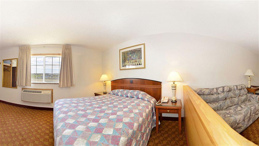 Econo Lodge Inn & Suites Madras Bagian luar foto