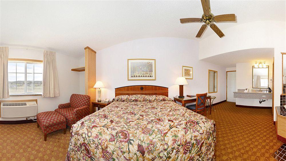 Econo Lodge Inn & Suites Madras Bagian luar foto