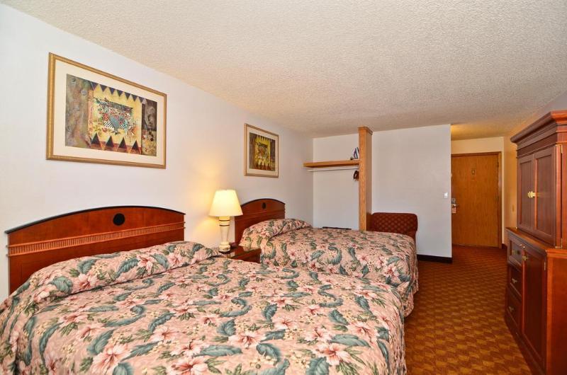 Econo Lodge Inn & Suites Madras Bagian luar foto