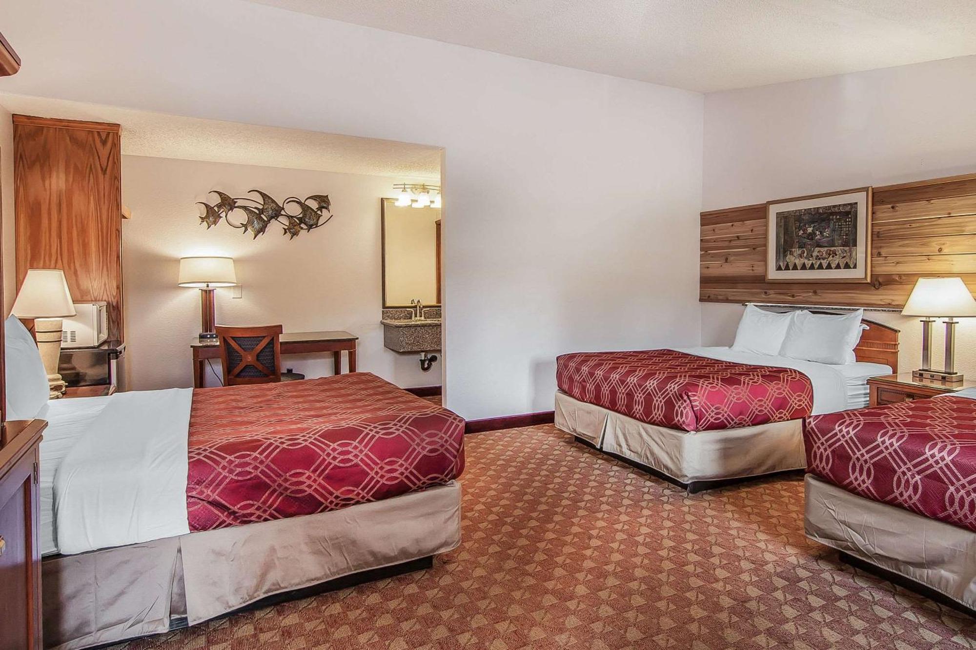 Econo Lodge Inn & Suites Madras Bagian luar foto