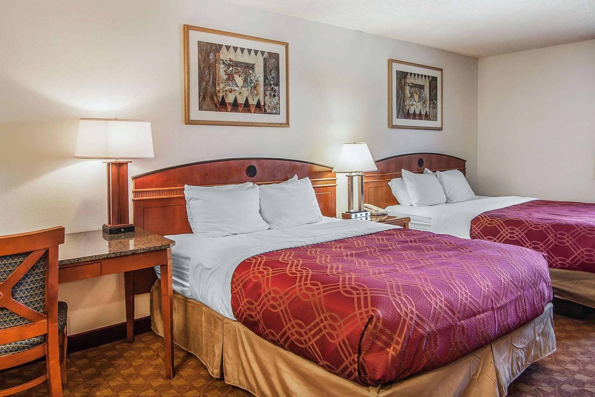 Econo Lodge Inn & Suites Madras Bagian luar foto