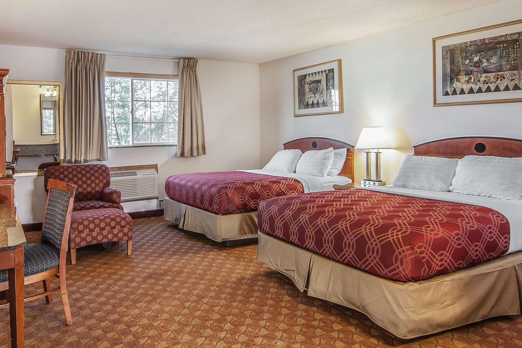 Econo Lodge Inn & Suites Madras Bagian luar foto