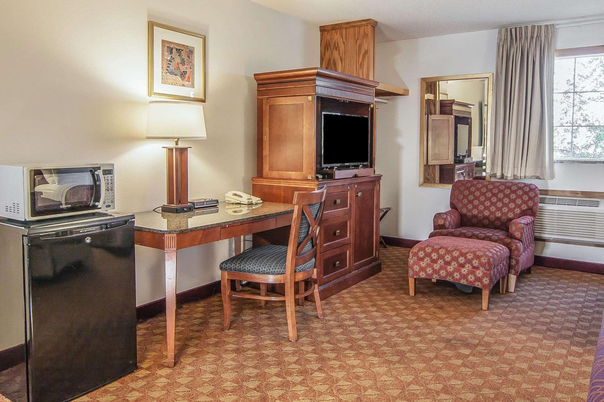 Econo Lodge Inn & Suites Madras Bagian luar foto