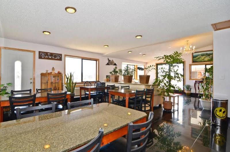 Econo Lodge Inn & Suites Madras Bagian luar foto